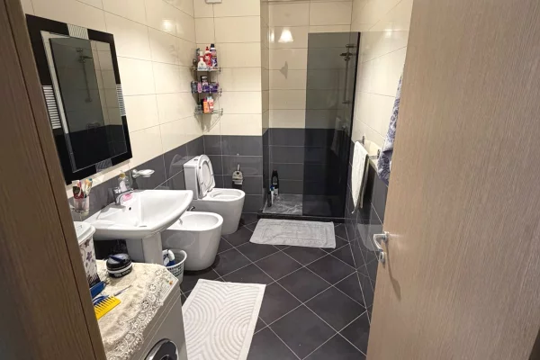 Shtepi ne shitje Apartament ne Tirane, 1+1, Mobilimi E mobiluar, Pagesa 18,000,000  Leke.