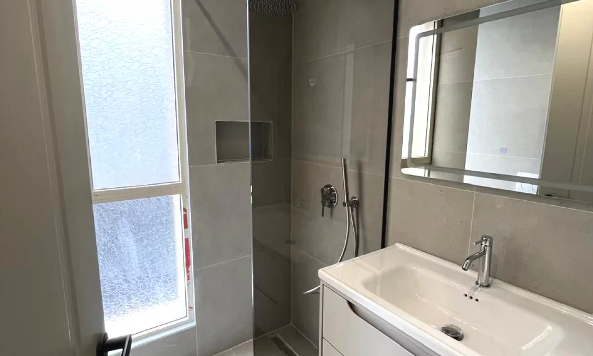Shtepi ne shitje Apartament ne Tirane, Garsoniere, Mobilimi E mobiluar, Pagesa 289,000  Euro.