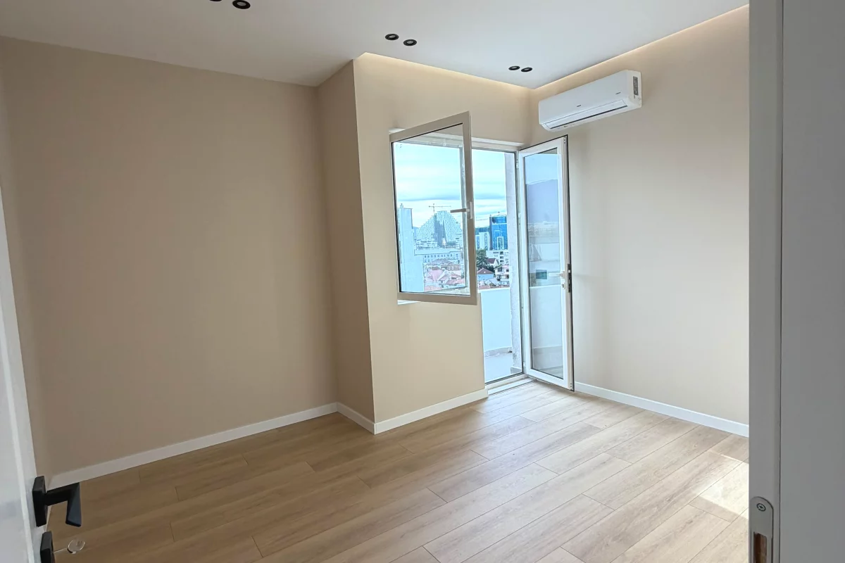 Shtepi ne shitje Apartament ne Tirane, 2+1, Mobilimi Bosh, pa mobiluar, Pagesa 198,000  Euro.