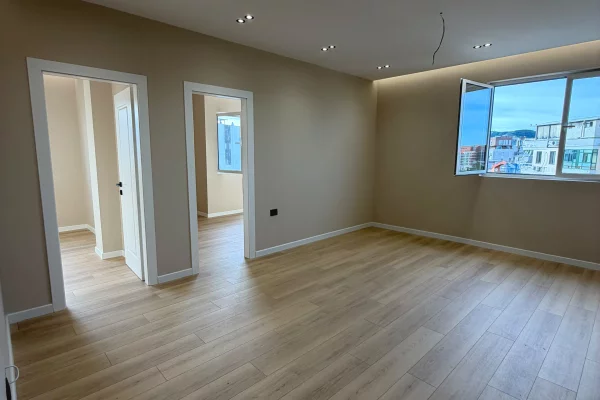 Shtepi ne shitje Apartament ne Tirane, 2+1, Mobilimi Bosh, pa mobiluar, Pagesa 198,000  Euro.