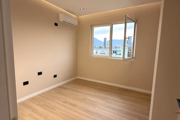 Shtepi ne shitje Apartament ne Tirane, 2+1, Mobilimi Bosh, pa mobiluar, Pagesa 198,000  Euro.