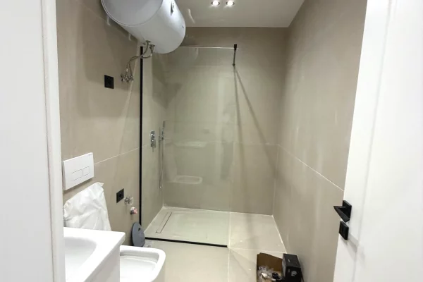 Shtepi ne shitje Apartament ne Tirane, 2+1, Mobilimi Bosh, pa mobiluar, Pagesa 198,000  Euro.
