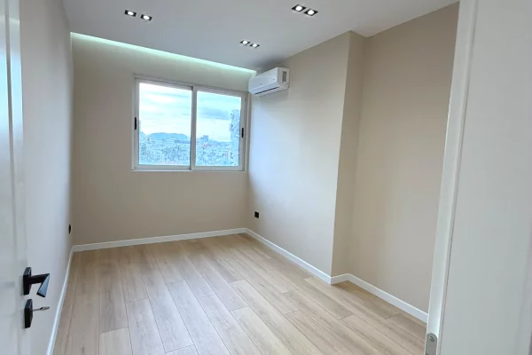 Shtepi ne shitje Apartament ne Tirane, 1+1, Mobilimi Bosh, pa mobiluar, Pagesa 150,000  Euro.