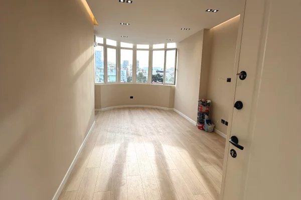 Shtepi ne shitje Apartament ne Tirane, 1+1, Mobilimi Bosh, pa mobiluar, Pagesa 150,000  Euro.