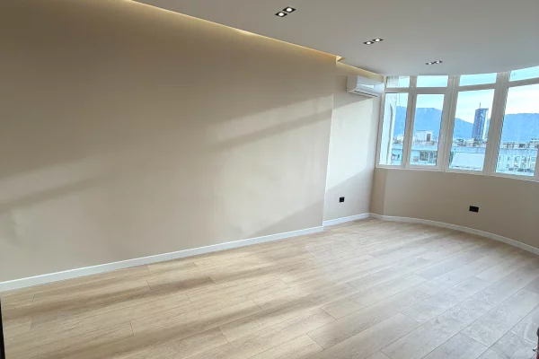 Shtepi ne shitje Apartament ne Tirane, 1+1, Mobilimi Bosh, pa mobiluar, Pagesa 150,000  Euro.