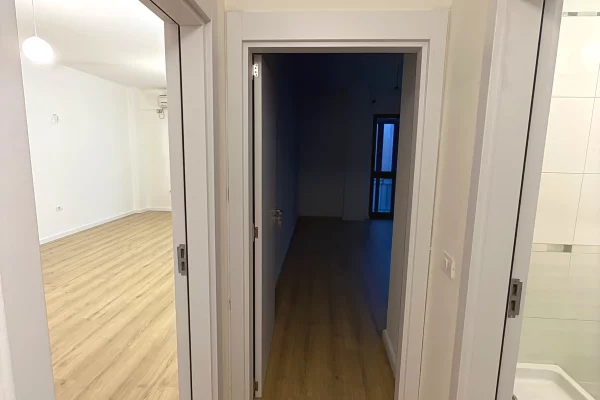 Shtepi ne shitje Apartament ne Tirane, 1+1, Mobilimi Bosh, pa mobiluar, Pagesa 192,000  Euro.