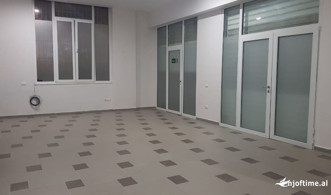 Ambient biznesi per shitje (mundesi pershtatje per banim)