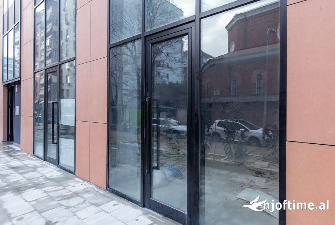 Ambiente Commerciale in Affitto 1+1 a Tirana - 3,500 Euro