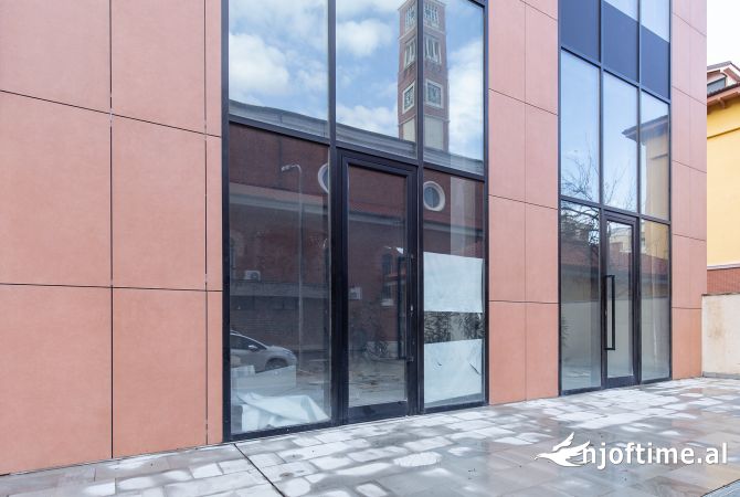 Ambiente Commerciale in Affitto 1+1 a Tirana - 3,500 Euro