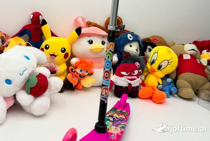 Kancelari ne Tirane - 2,990 Leke