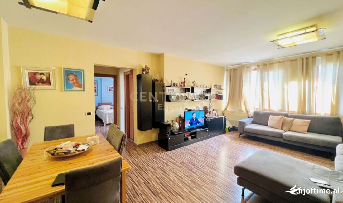 Shtepi me qera Apartament ne Tirane, 2+1, Mobilimi E mobiluar, Pagesa 650  Euro.