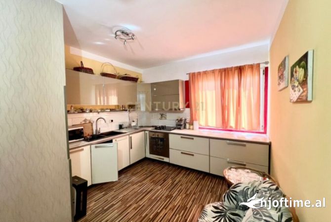 Shtepi me qera Apartament ne Tirane, 2+1, Mobilimi E mobiluar, Pagesa 650  Euro.