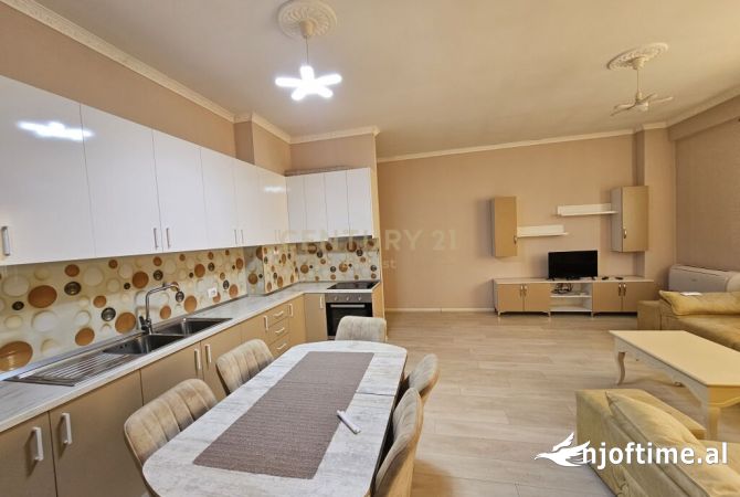 Shtepi ne shitje Apartament ne Tirane, 2+1, Mobilimi E mobiluar, Pagesa 175,000  Euro.
