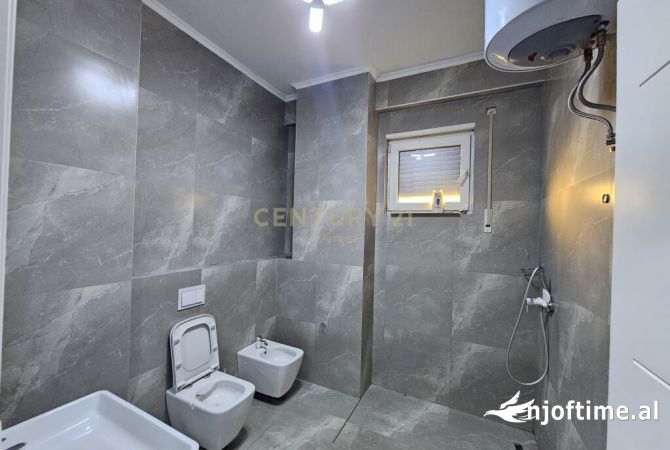 Shtepi ne shitje Apartament ne Tirane, 2+1, Mobilimi E mobiluar, Pagesa 175,000  Euro.