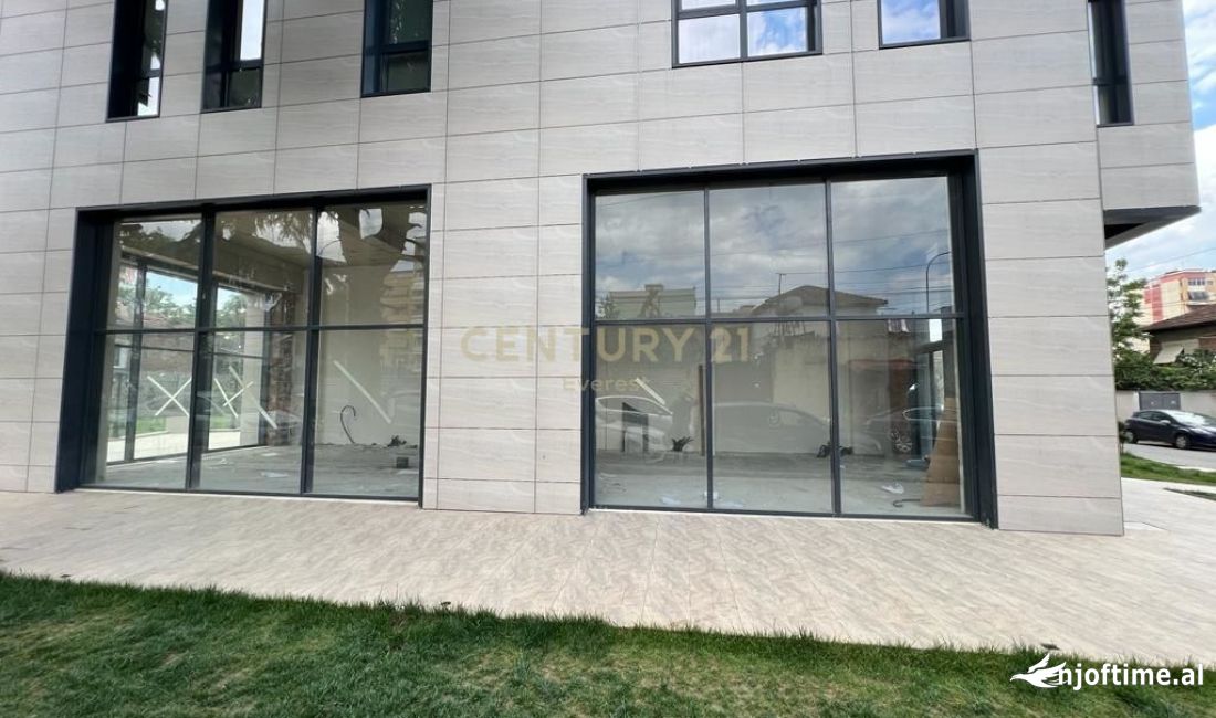 SHKOLLA E KUQE, SHITET AMBIENT KOMERCIAL