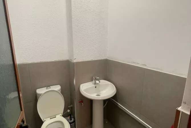 Rruga Dritan Hoxha Ambient per qira 