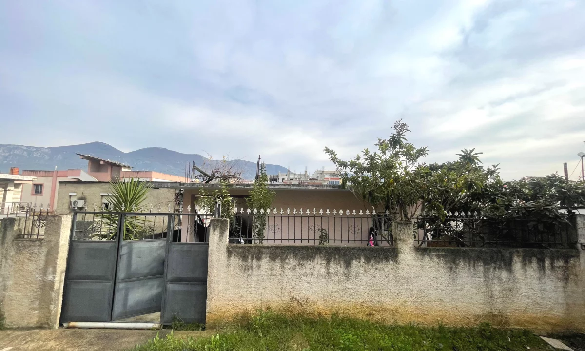 Shtepi ne shitje Shtepi Private ne Tirane, 2+1, Mobilimi E mobiluar, Pagesa 165,000  Euro.