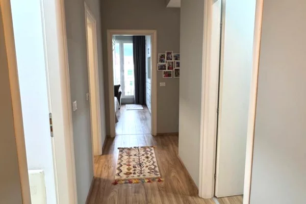 Shtepi ne shitje Apartament ne Tirane, 2+1, Mobilimi E mobiluar, Pagesa 260,000  Euro.