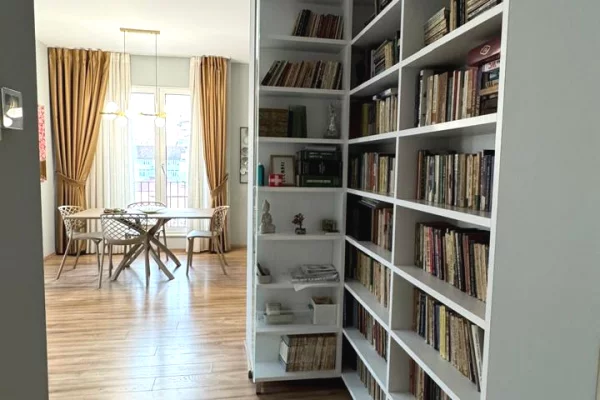 Shtepi ne shitje Apartament ne Tirane, 2+1, Mobilimi E mobiluar, Pagesa 260,000  Euro.