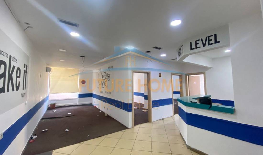 Qera , Ambient Biznesi, Bulevardi Zhan D'Ark, Tirane.