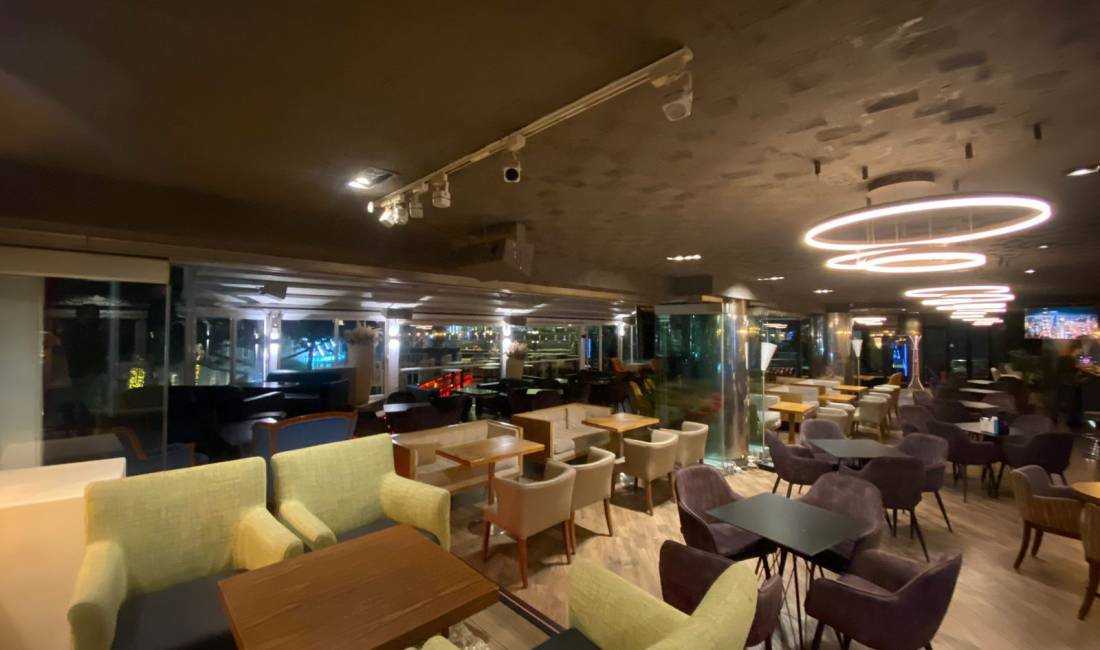 Qera Bar-Restorant, Lounge, Bllok, Tirane !