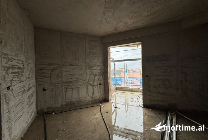 Ambiente Commerciale in Vendita 1+1 a Tirana - 264,000 Euro