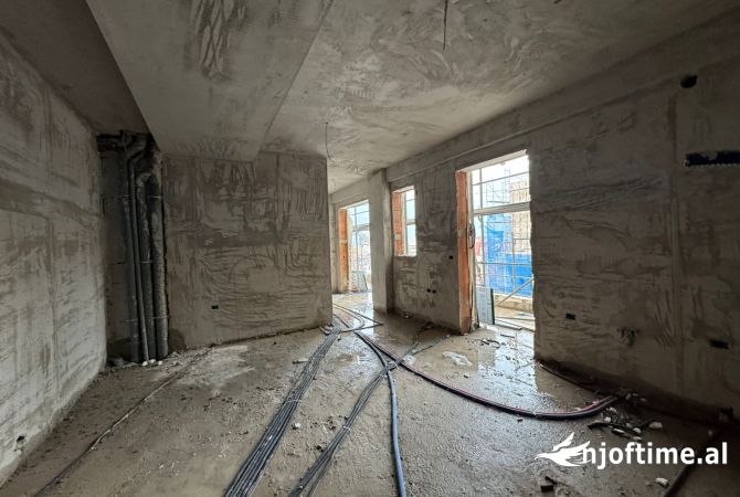 Ambiente Commerciale in Vendita 1+1 a Tirana - 264,000 Euro