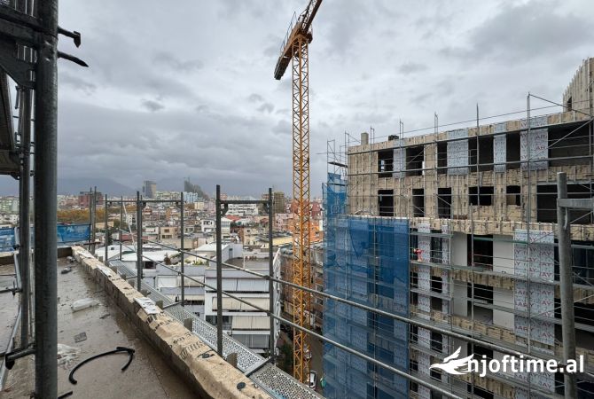 Ambiente Commerciale in Vendita 1+1 a Tirana - 264,000 Euro