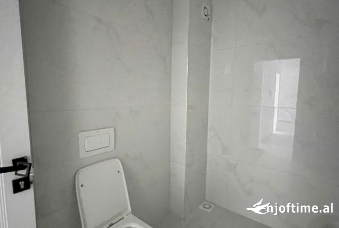 SHITET APARTAMENT 2+1 GOLEM DURRES