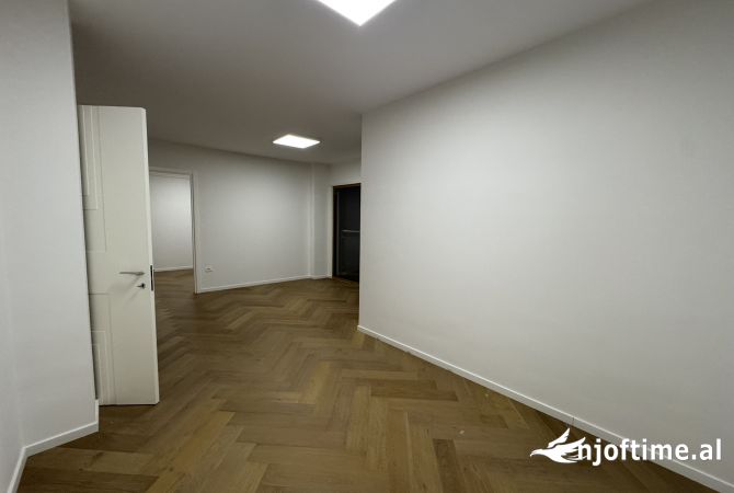 QERA AMBIENT ZYRASH BLLOKU TIRANE