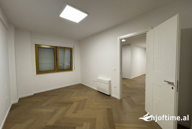 QERA AMBIENT ZYRASH BLLOKU TIRANE