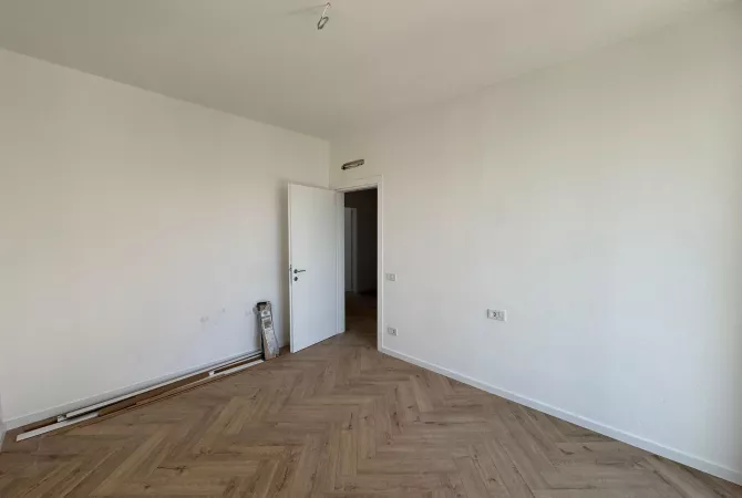 Qera , Ambient Biznesi, Rruga "Mine Peza" , Tirane!