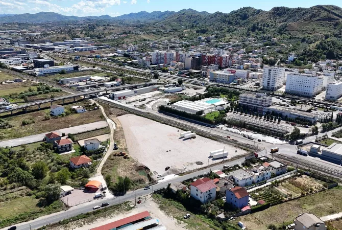 Truall ose Toke ne Tirane - 1,750,000 Euro