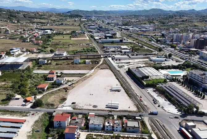 Truall ose Toke ne Tirane - 1,750,000 Euro