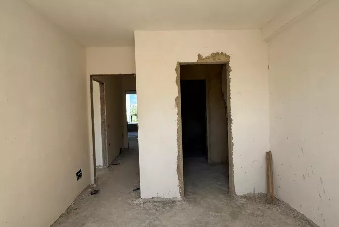 Shtepi ne shitje Apartament ne Tirane, 2+1, Mobilimi Bosh, pa mobiluar, Pagesa 255,000  Euro.