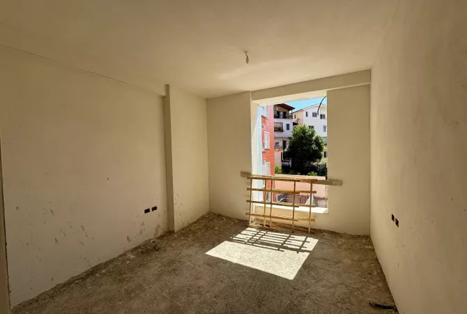 Shtepi ne shitje Apartament ne Tirane, 2+1, Mobilimi Bosh, pa mobiluar, Pagesa 255,000  Euro.