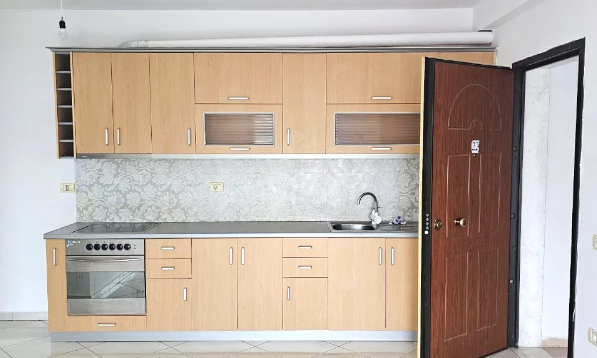 Shtepi ne shitje Apartament ne Tirane, 1+1, Mobilimi Pjeserisht e mobiluar, Pagesa 80,000  Euro.