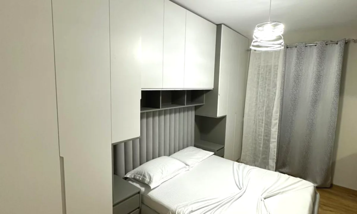 Shtepi me qera Apartament ne Tirane, 3+1, Mobilimi E mobiluar, Pagesa 800  Euro.