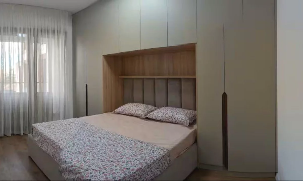 Shtepi me qera Apartament ne Tirane, 2+1, Mobilimi E mobiluar, Pagesa 900  Euro.