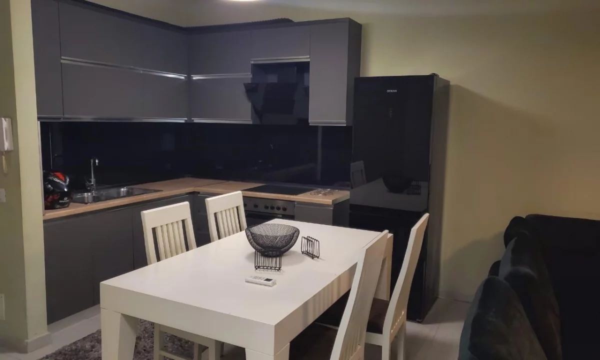 Shtepi me qera Apartament ne Tirane, 2+1, Mobilimi E mobiluar, Pagesa 900  Euro.