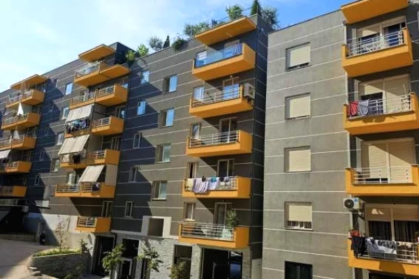 Shtepi ne shitje Apartament ne Tirane, 2+1, Mobilimi Bosh, pa mobiluar, Pagesa 118,000  Euro.