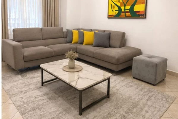 Komuna e parisit , jepet me qera apartament 2+1.