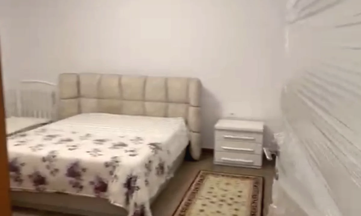 Shtepi me qera Apartament ne Tirane, 2+1, Mobilimi E mobiluar, Pagesa 500  Euro.
