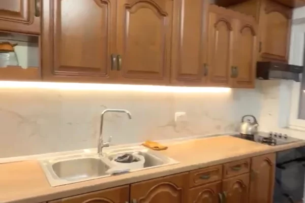 Shtepi me qera Apartament ne Tirane, 2+1, Mobilimi E mobiluar, Pagesa 500  Euro.