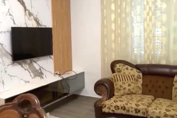 Shtepi me qera Apartament ne Tirane, 2+1, Mobilimi E mobiluar, Pagesa 500  Euro.