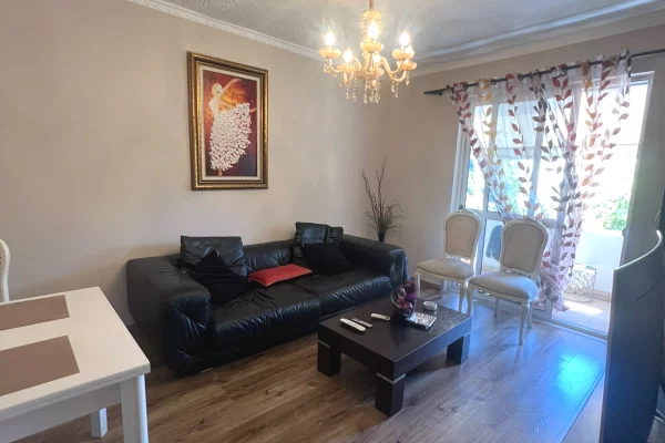21 Dhjetori. Shitet apartament 2+1 me Hipoteke!