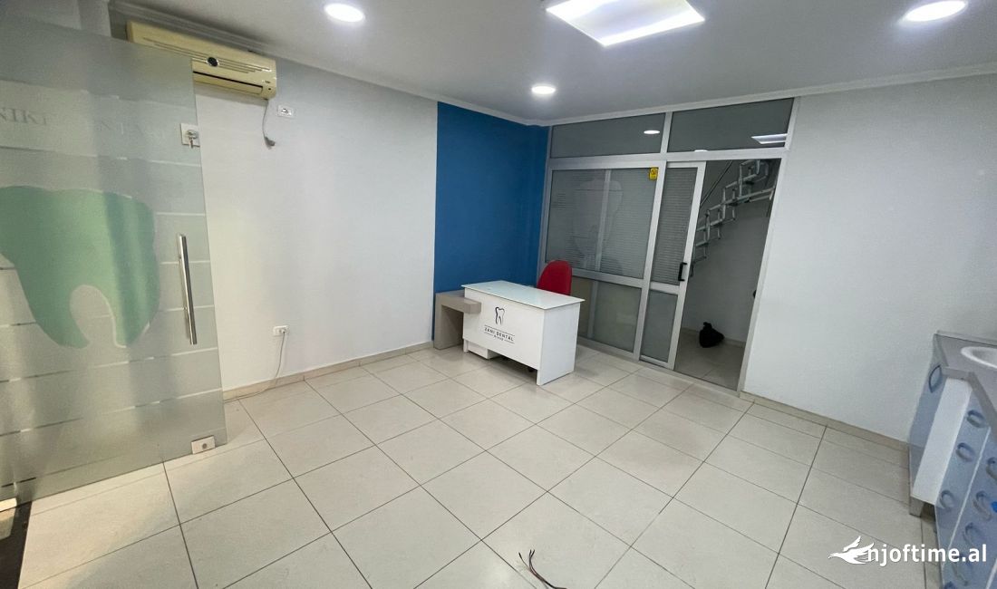 SHITET AMBJENT KOMERCIAL TE RR. RIZA CEROVA!