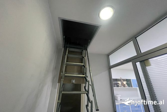 SHITET AMBJENT KOMERCIAL TE RR. RIZA CEROVA!