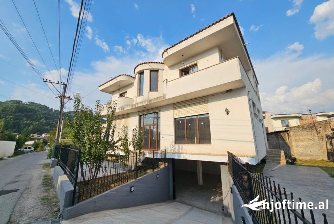 Ambiente Commerciale in Affitto 1+1 a Tirana - 450 Euro