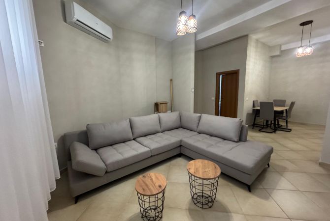 Shtepi me qera Apartament ne Tirane, 2+1, Mobilimi E mobiluar, Pagesa 300  Euro.